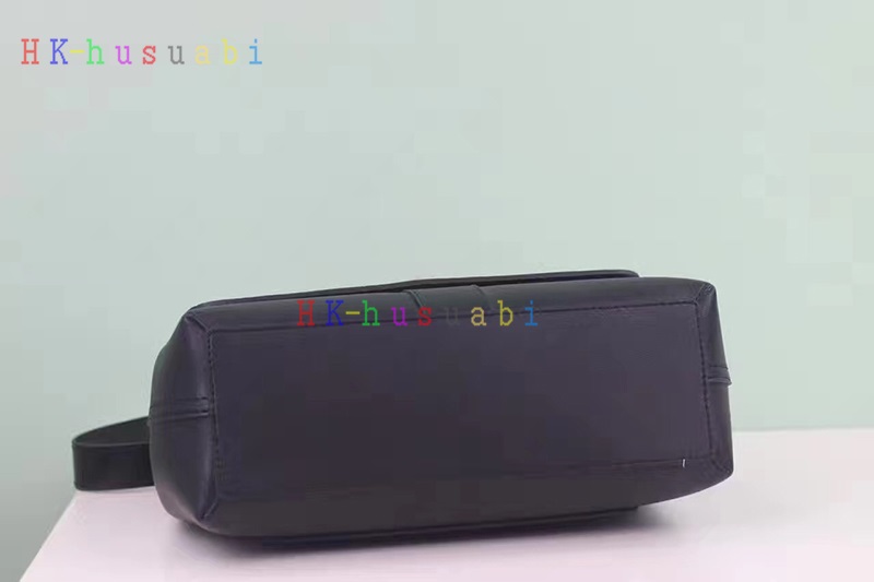 NEW 루이비통 베리원 핸들백 M42905