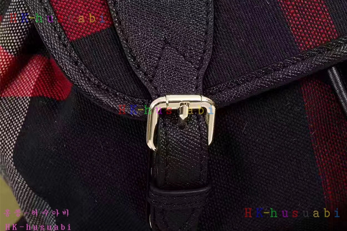 NEW 17F/W 버버리 신상  미디엄 캔버스 체크 가죽 럭색 40302011-1