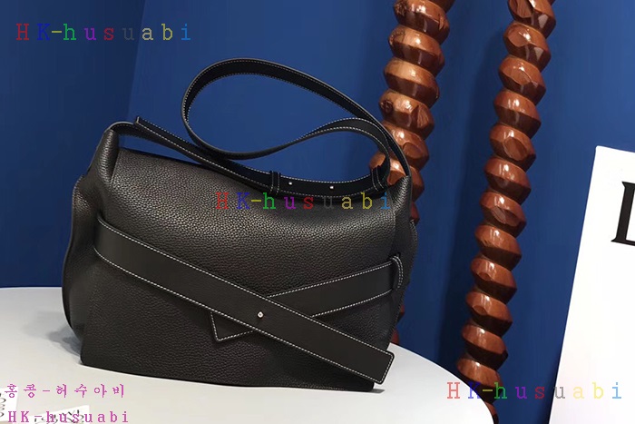 ★미러급★NEW 18S/S 로에베 최신상  메신저백 블랙색상 LO898998