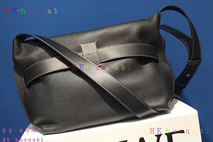 ★미러급★NEW 18S/S 로에베 최신상  메신저백 블랙색상 LO898998