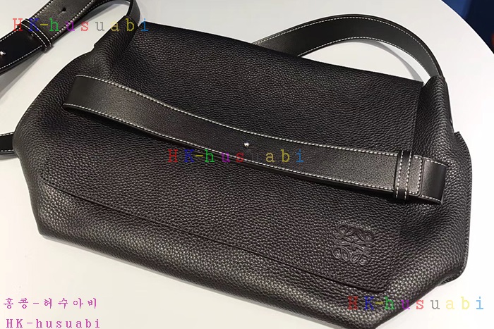 ★미러급★NEW 18S/S 로에베 최신상  메신저백 블랙색상 LO898998
