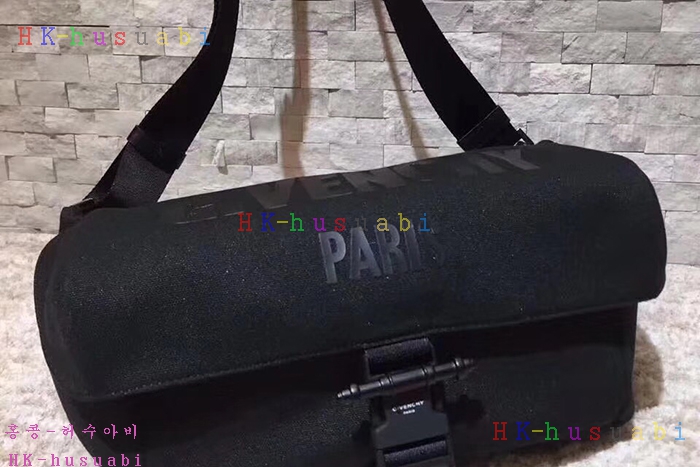 NEW 지방시 남성용 신상가방 GV 25586 