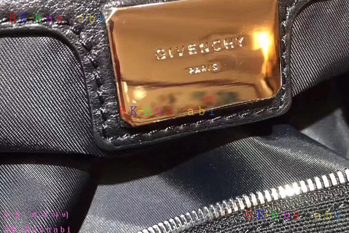 NEW 지방시 남성용 신상가방 GV 25586 