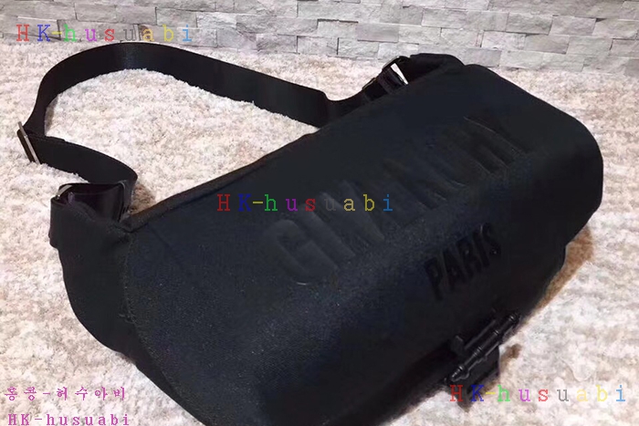 NEW 지방시 남성용 신상가방 GV 25586 