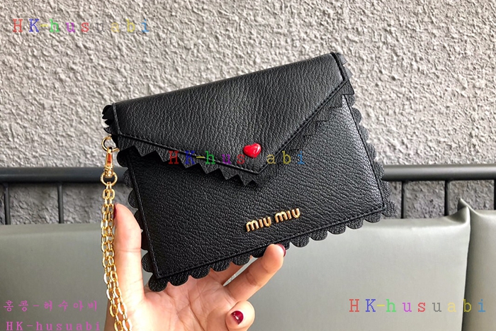 NEW 미우미우가죽파우치  MU 5MF001-2