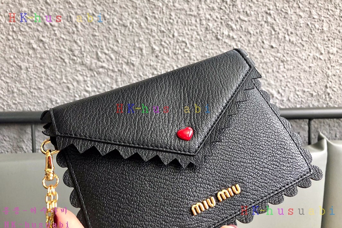 NEW 미우미우가죽파우치  MU 5MF001-2