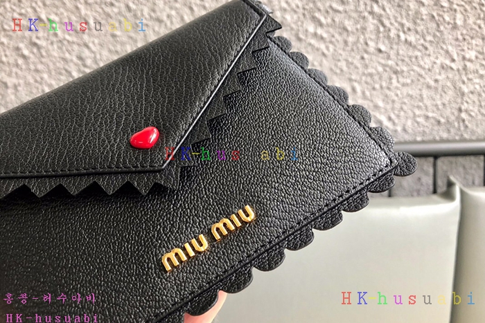 NEW 미우미우가죽파우치  MU 5MF001-2