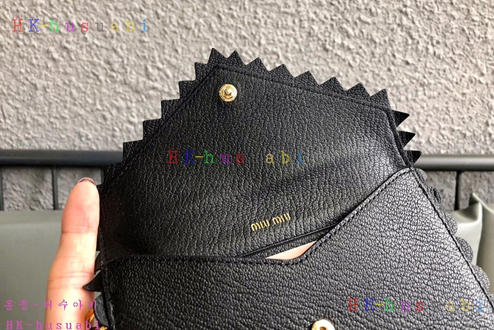 NEW 미우미우가죽파우치  MU 5MF001-2
