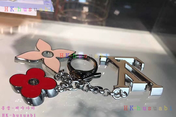 NEW 루이비통 백참 신상 LV 66585