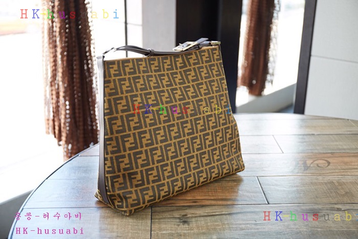 NEW 펜디 로고 토트백 FD 47775-2