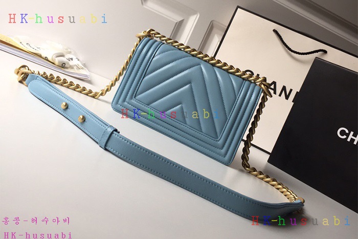 ★미러급★ 샤넬 쉐브론 보이백  CH A67085-2