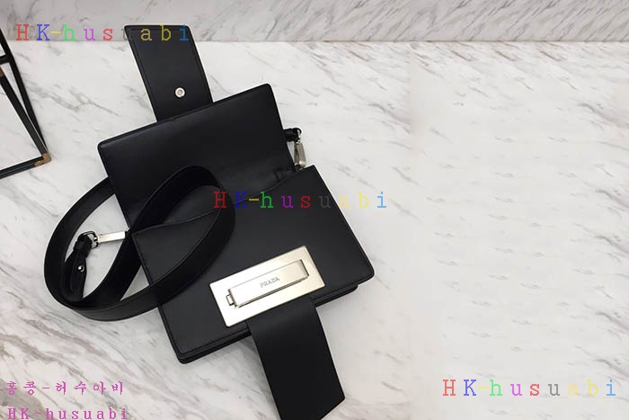 ★미러급★ 프라다 메탈 리본백 PR 1BD068