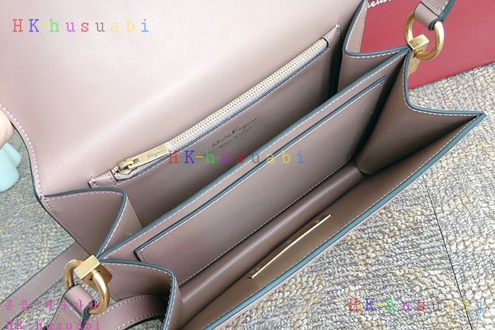★미러급★ 페레가모 클래식 플랩백 P 21H321-4