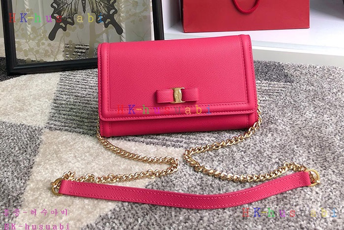 ★미러급★ 페레가모 바라 체인 숄더백  P 22C940-3