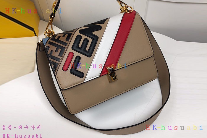 NEW 펜디 휠라 콜라보 숄더백 FD F4428