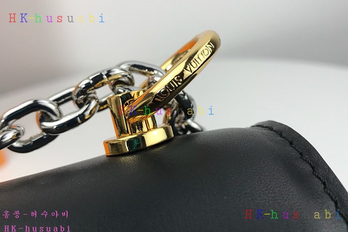 ★미러급★ 2019SS 루이비통 포쉐트 트위스트 M90366-3