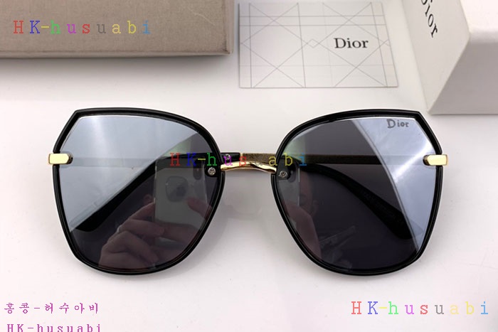 NEW 디올 선글라스 신상 DR 124401