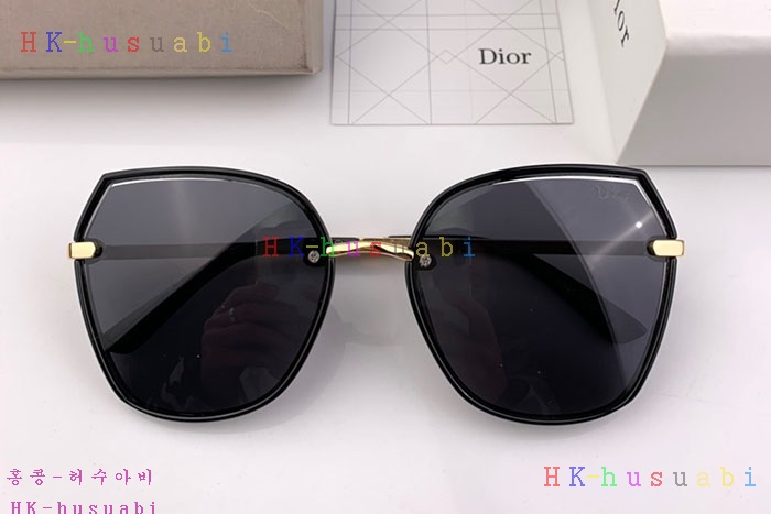 NEW 디올 선글라스 신상 DR 124401