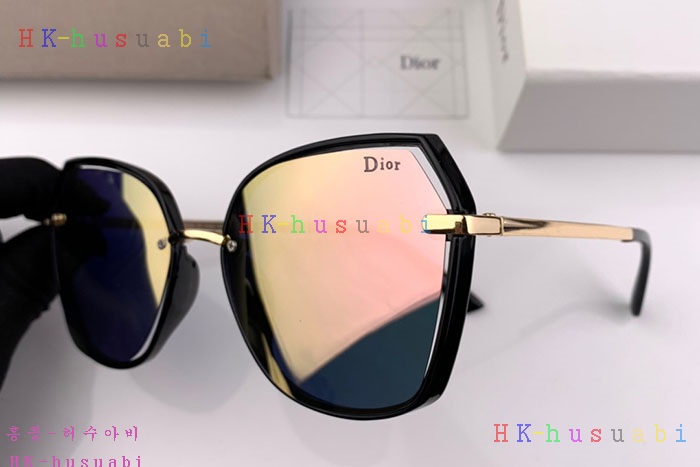NEW 디올 선글라스 신상 DR 124401