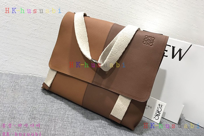 ★미러급★로에베 이지 메신저백  LW 2405588