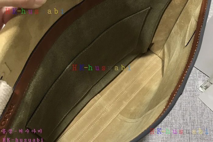★미러급★로에베 이지 메신저백  LW 2405588