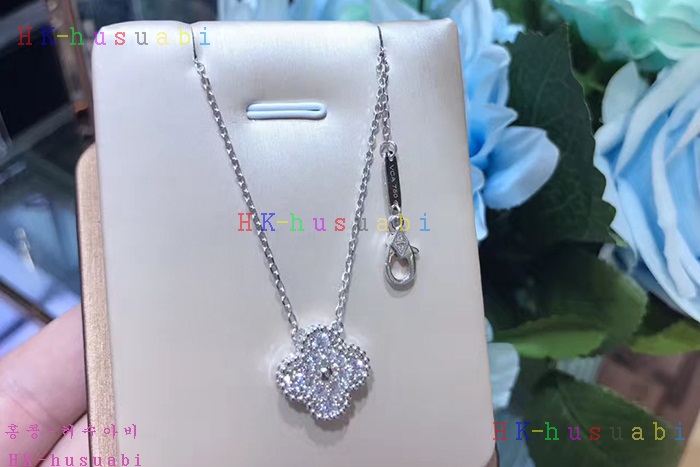 NEW 반클리에 앤 아펠 목걸이 신상 V 671151