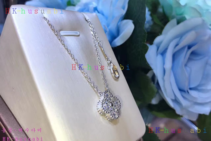 NEW 반클리에 앤 아펠 목걸이 신상 V 671151