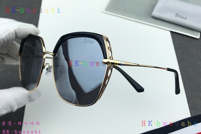 NEW 디올 선글라스 신상 DR 65782
