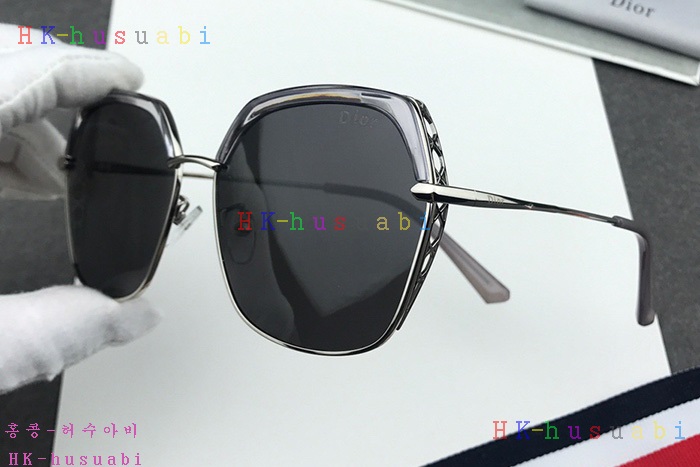 NEW 디올 선글라스 신상 DR 65782