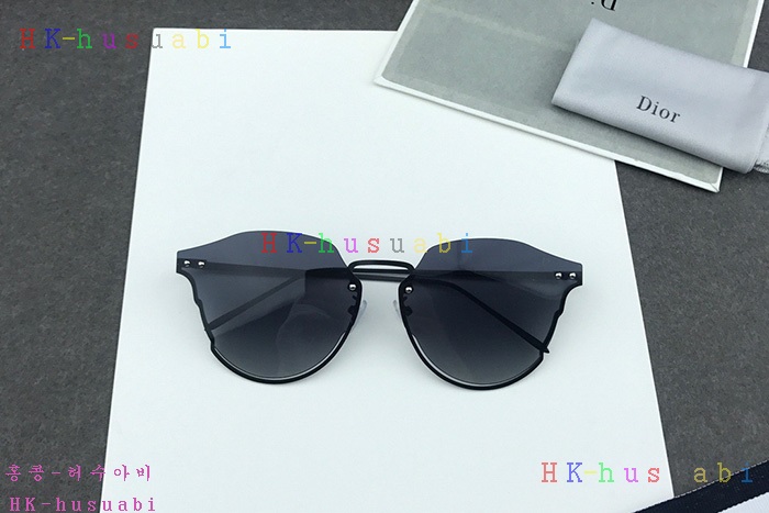 NEW 디올 선글라스 신상 DR 65781