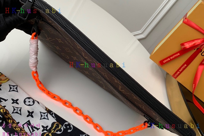 ★미러급★ 루이비통 A4 파우치  M44484