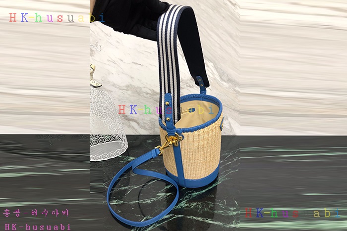 ★미러급★ 프라다 우븐 스트로 버킷백  P 1BE008-2