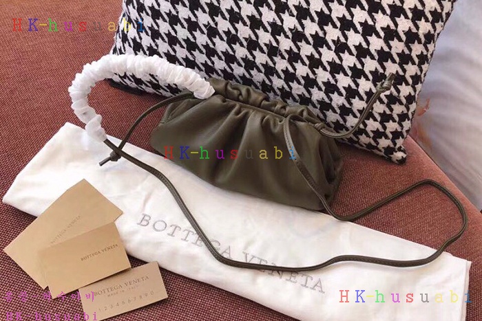 ★미러급★ 보테가베네타  버터 카프 파우치  BV 585852-2