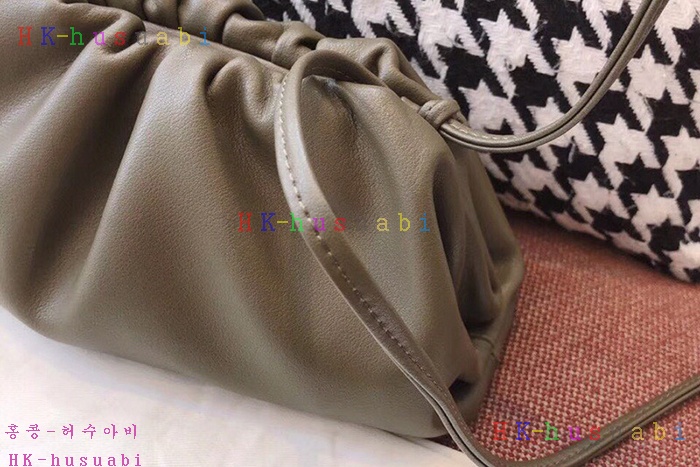 ★미러급★ 보테가베네타  버터 카프 파우치  BV 585852-2