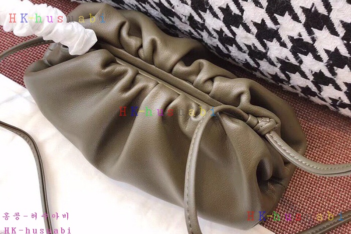 ★미러급★ 보테가베네타  버터 카프 파우치  BV 585852-2