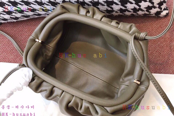 ★미러급★ 보테가베네타  버터 카프 파우치  BV 585852-2