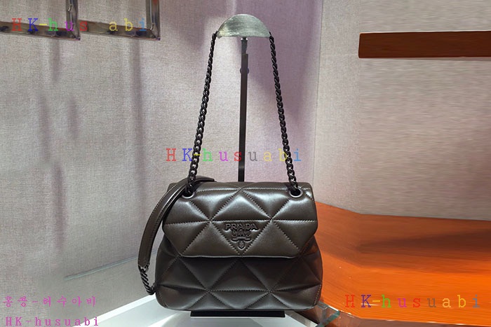 ★미러급★ 프라다 모노코롬 퀄팅 체인백  P 1BD233-2