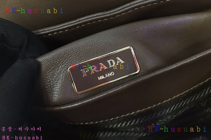 ★미러급★ 프라다 모노코롬 퀄팅 체인백  P 1BD233-2