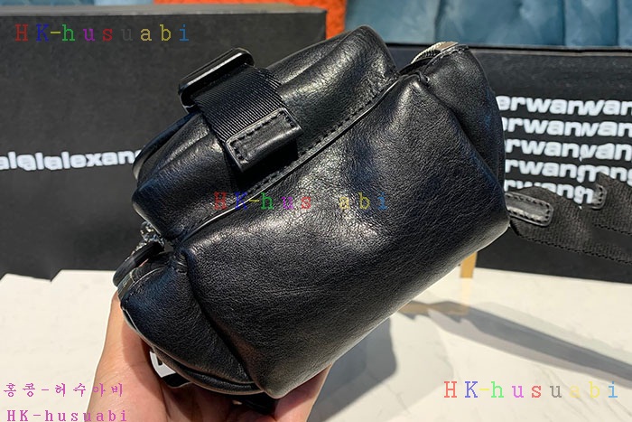 ★미러급★알렉산더왕 서플러스 레더 카메라백  W 3172220