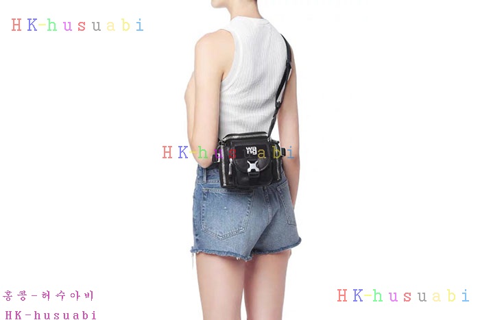 ★미러급★알렉산더왕 서플러스 레더 카메라백  W 3172220