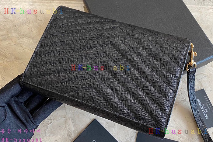 ★미러급★ 입생로랑 퀼트 처리된 그랑 드 뿌드르 엠보스드 가죽 소재의 MONOGRAM 클러치 617662-2