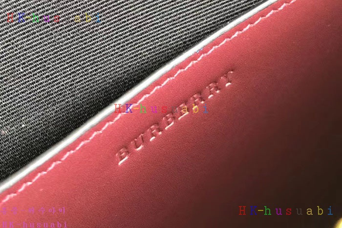 NEW 버버리 가죽 클러치  BB 299667