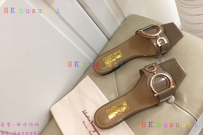NEW 페라가모 여성용 슬리퍼 F248850