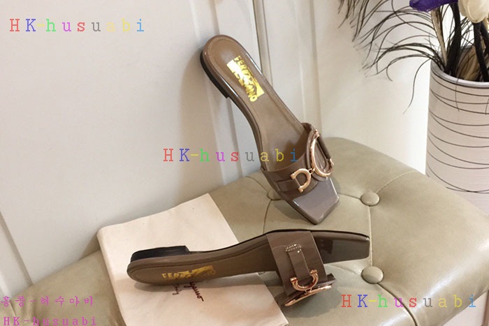 NEW 페라가모 여성용 슬리퍼 F248850