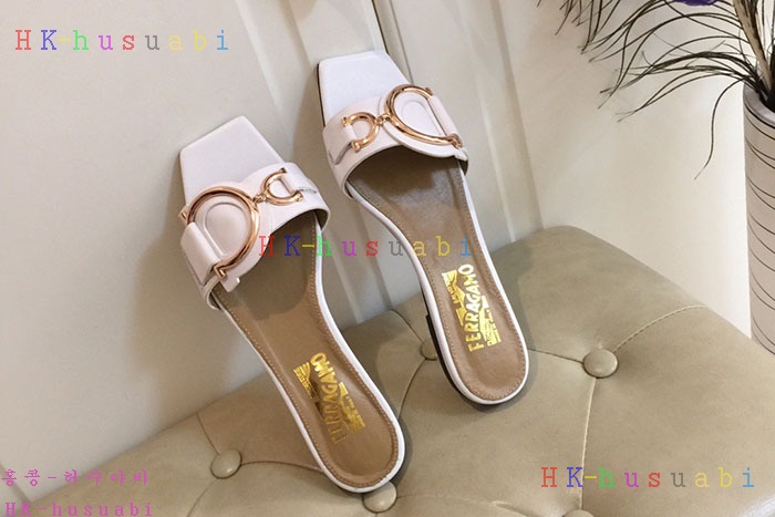 NEW 페라가모 여성용 슬리퍼 F248857
