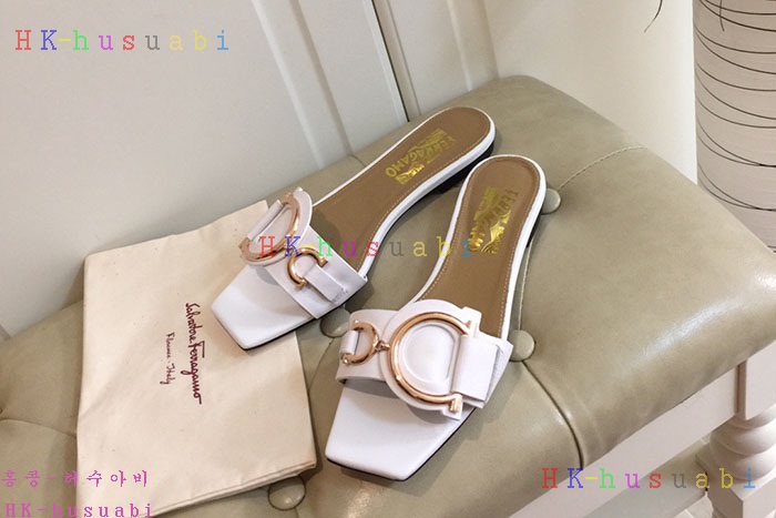 NEW 페라가모 여성용 슬리퍼 F248857