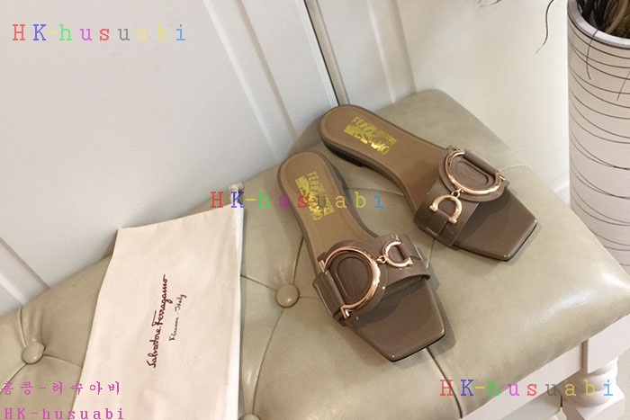NEW 페라가모 여성용 슬리퍼 F248850