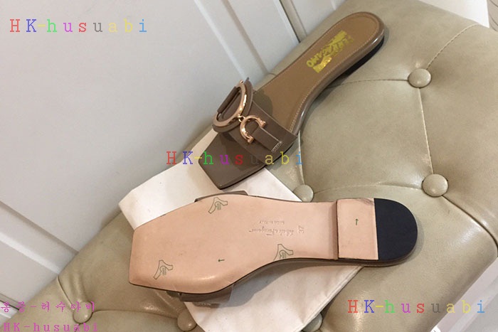 NEW 페라가모 여성용 슬리퍼 F248850