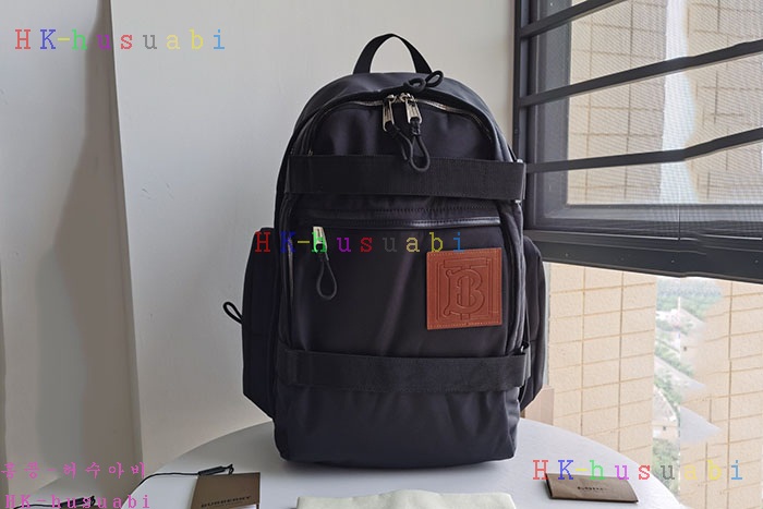 ★미러급★ 버버리 아플리케 나일론 네비스 백팩 BB 2222584