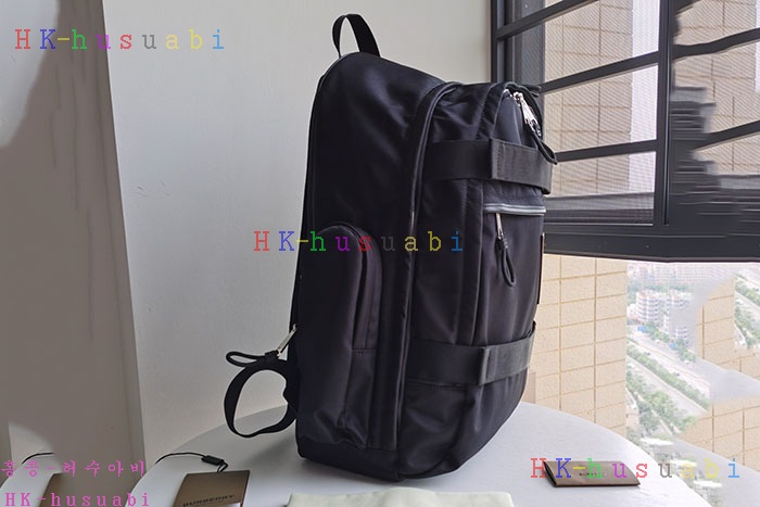★미러급★ 버버리 아플리케 나일론 네비스 백팩 BB 2222584
